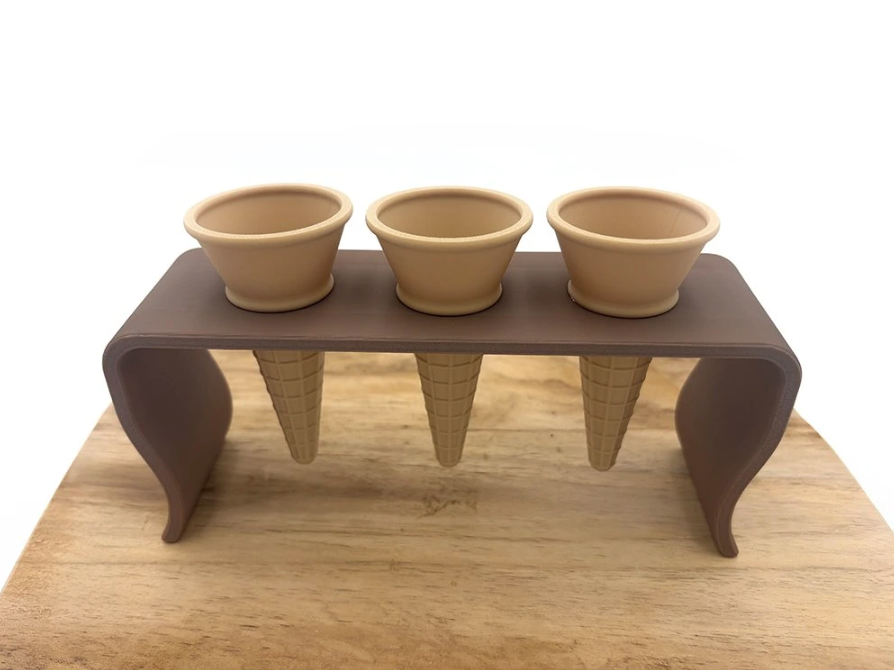 Stojan na zmrzlinové kornoutky & sypáčky